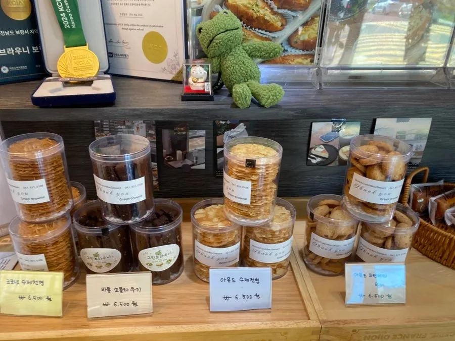 Close-up of café dessert display