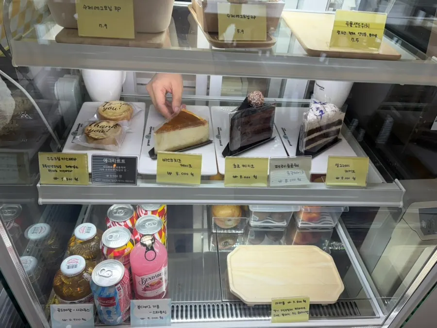 Dessert showcase display
