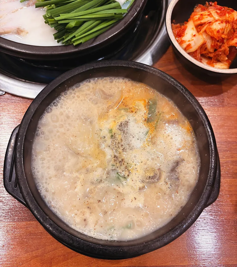 수육과 순대가 담긴 전골