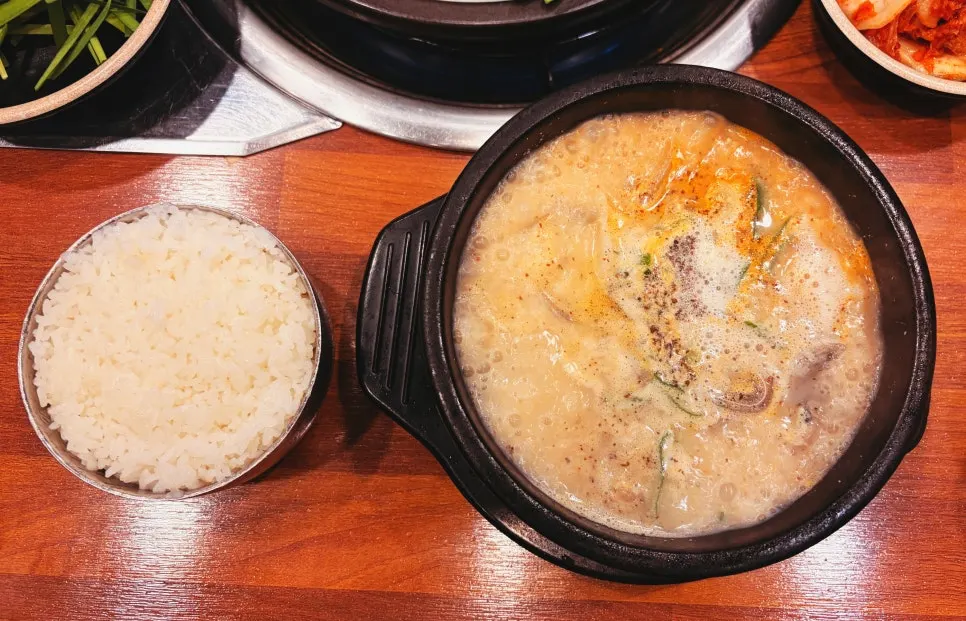 순대국과 수육국밥 두 그릇