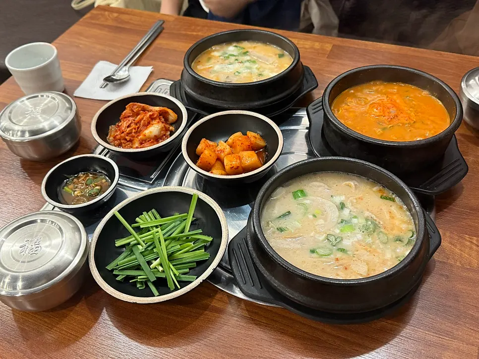 Tender pork jowl gukbap