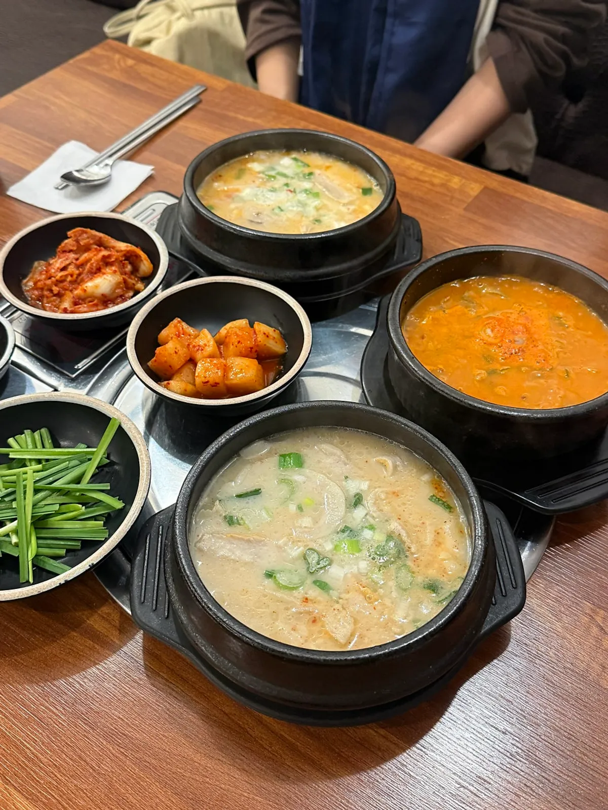 Table with gukbap and side dishes at Boseung Hoegwan Cheonho Station Branch