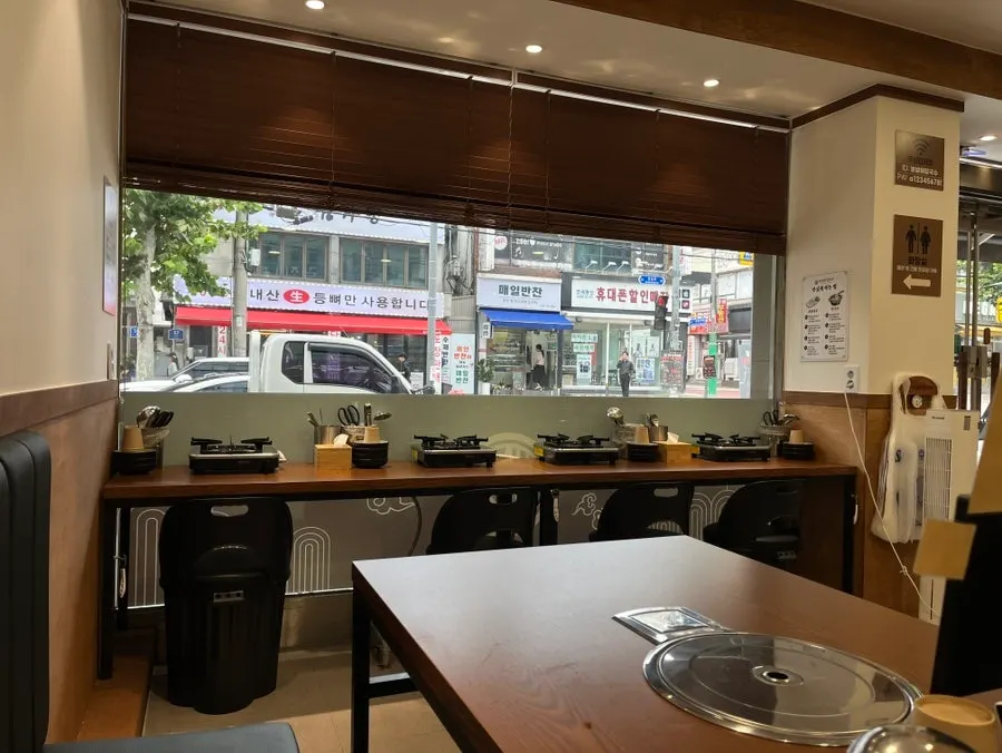 보쌈애칼국수 상대원점 깔끔한 매장 내부 전경