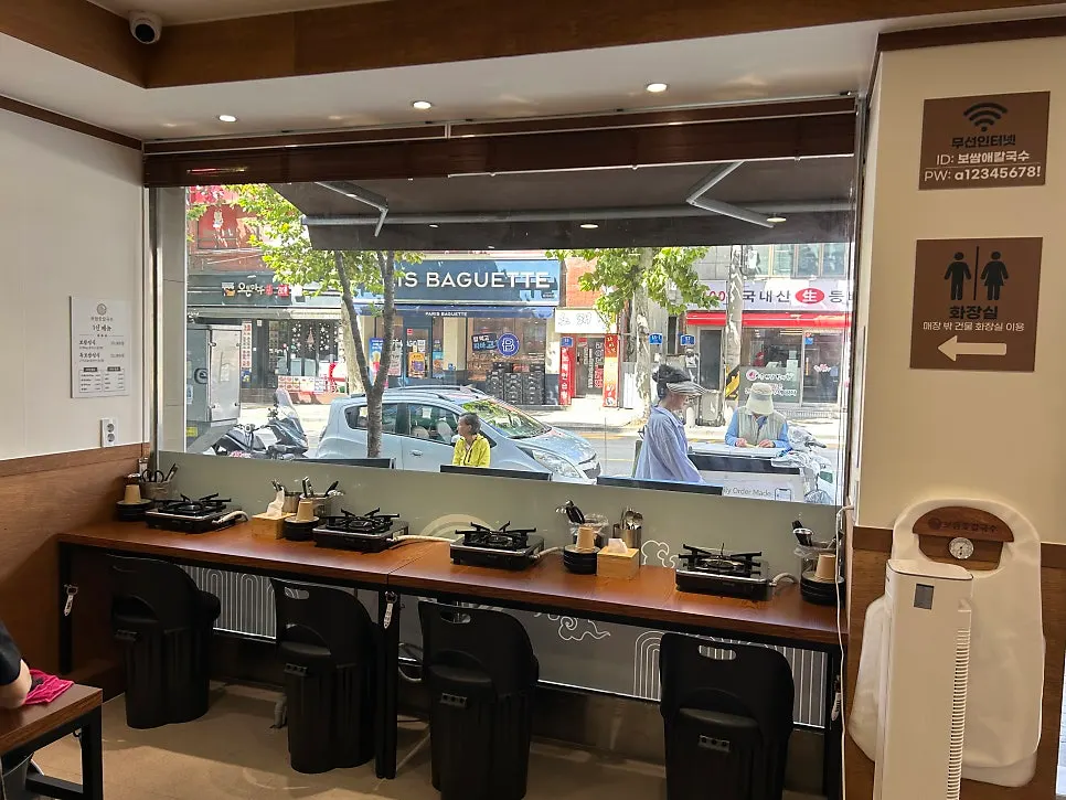 보쌈애칼국수 상대원점 매장 안쪽 좌석