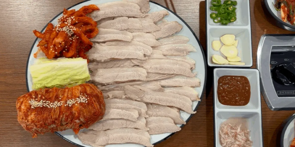 보쌈과 칼국수를 함께 즐긴 마무리 한 상
