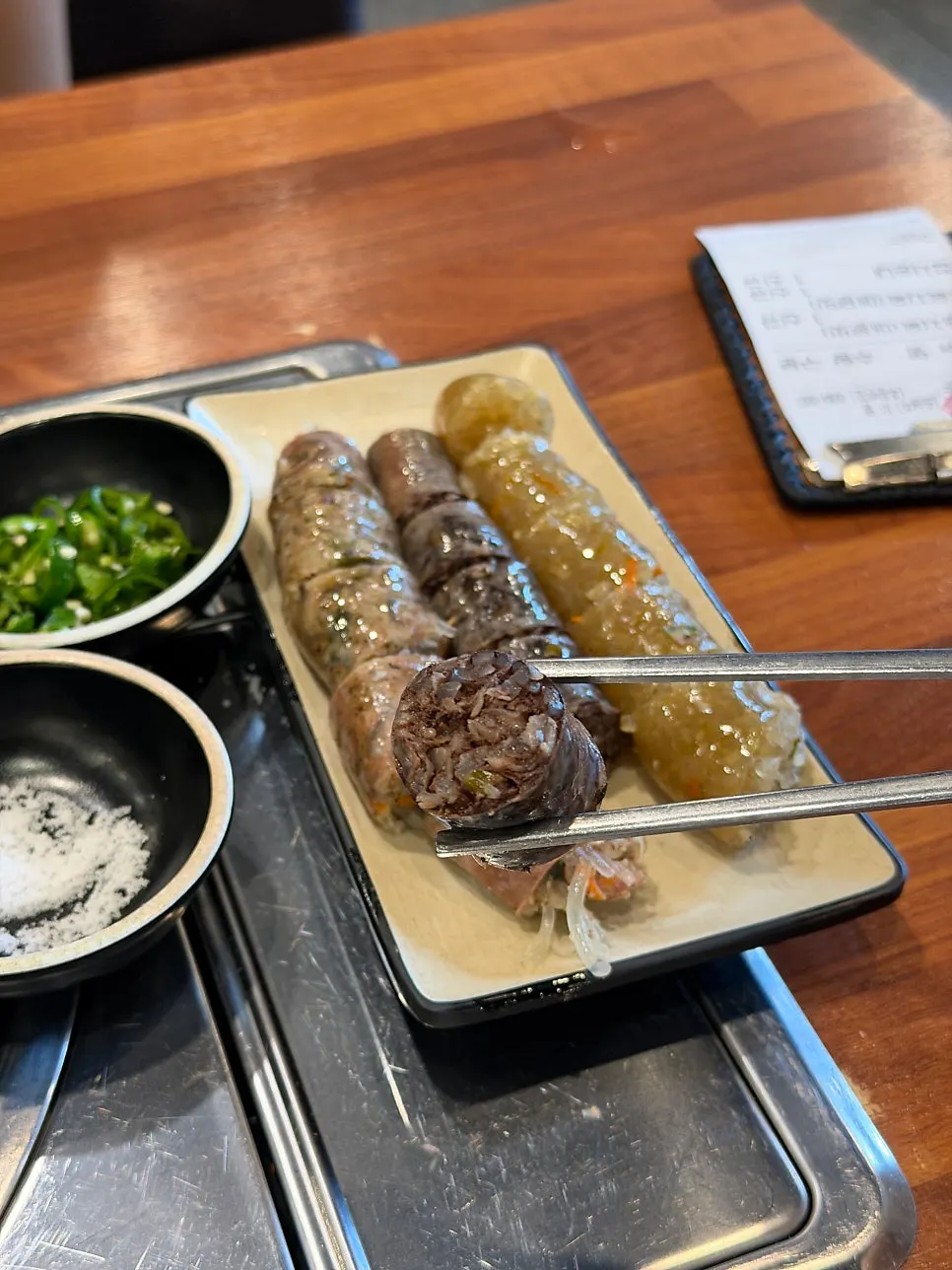 색이 다른 맛보기 순대 접시