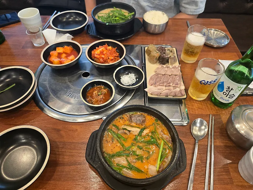 순대와 머릿고기, 편육이 담긴 정식 세트