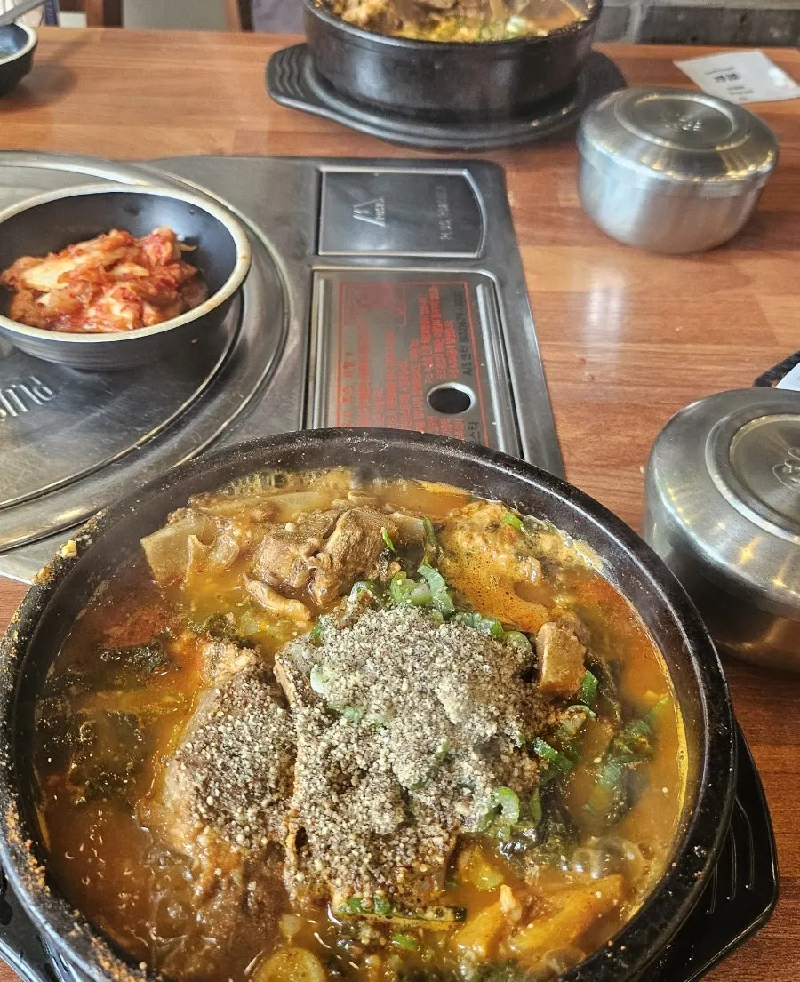뼈해장국 속 부드러운 고기