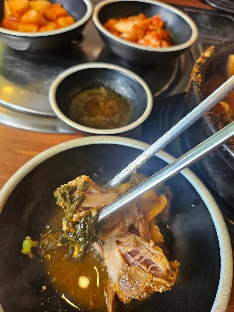 들깨가 듬뿍 들어간 구수한 국물