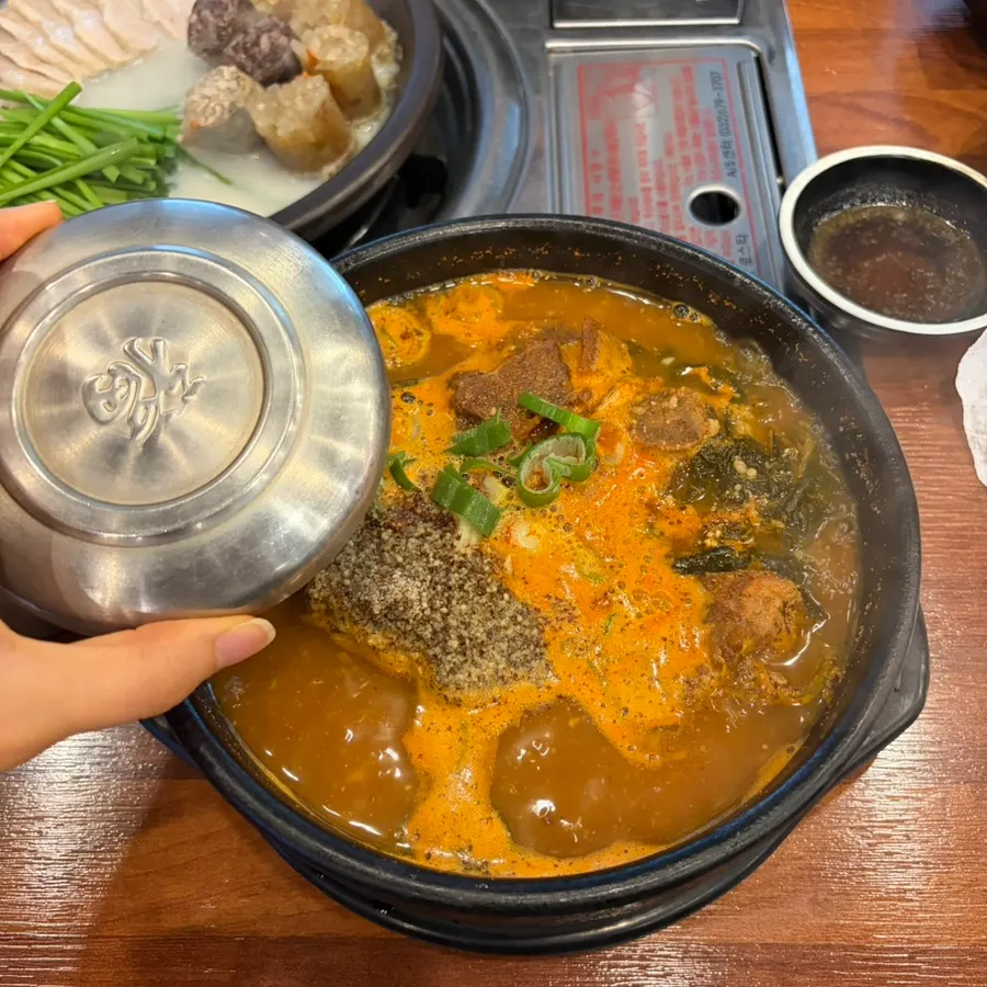 양 많은 뼈해장국 한 그릇