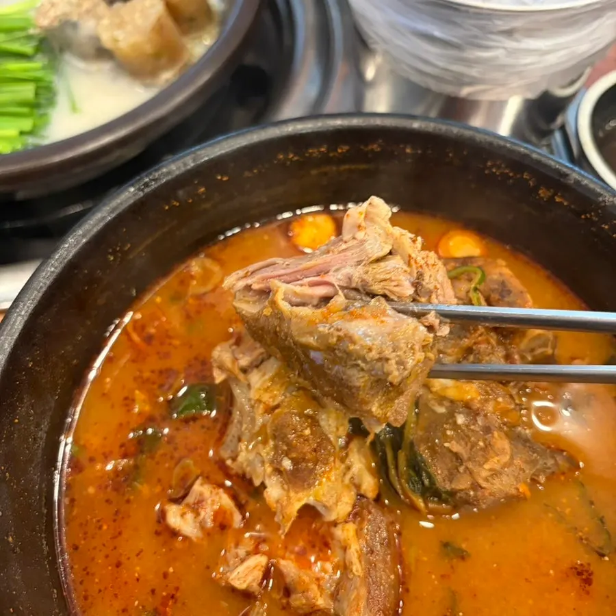 결대로 찢어지는 등뼈 고기