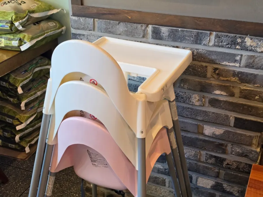 Baby chair set up at Boseung Hoegwan Bangi Branch