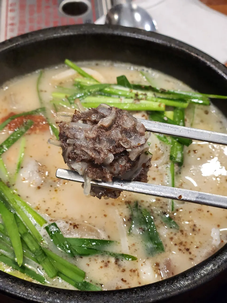 살코기와 고기순대 당면순대가 든 국밥