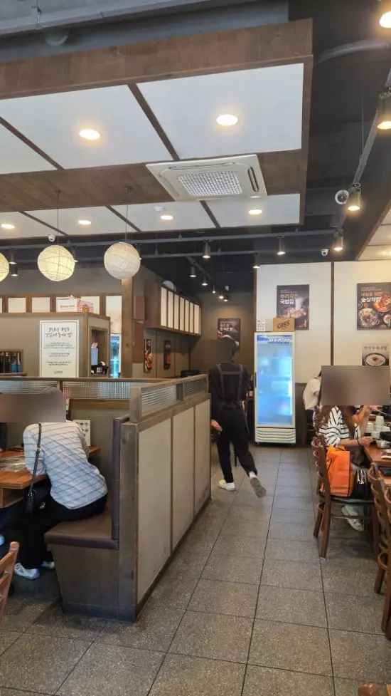 Spacious seating inside Boseung Hoegwan Bangi Branch