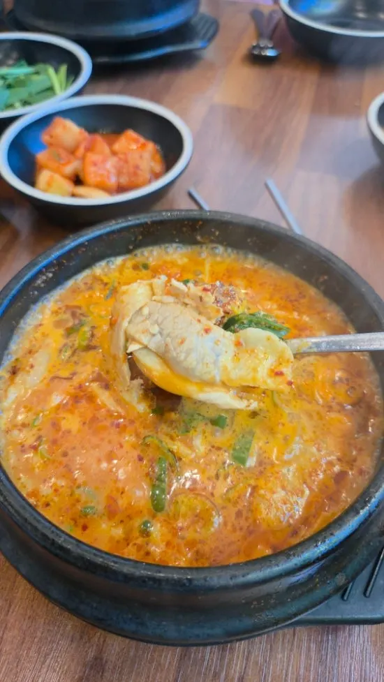 Pork jowl meat inside the spicy hangjeongsuyuk gukbap