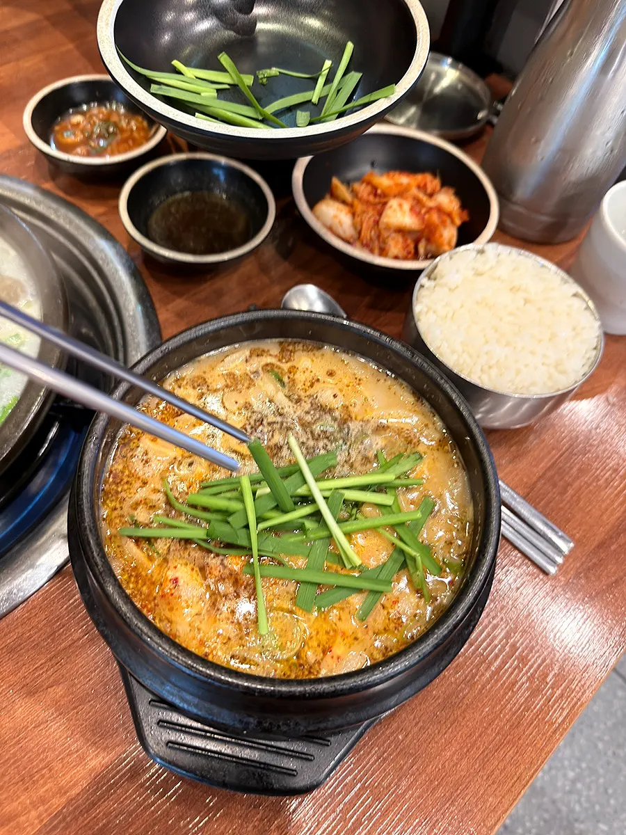Pot of pork jowl gukbap with dadaegi chili paste