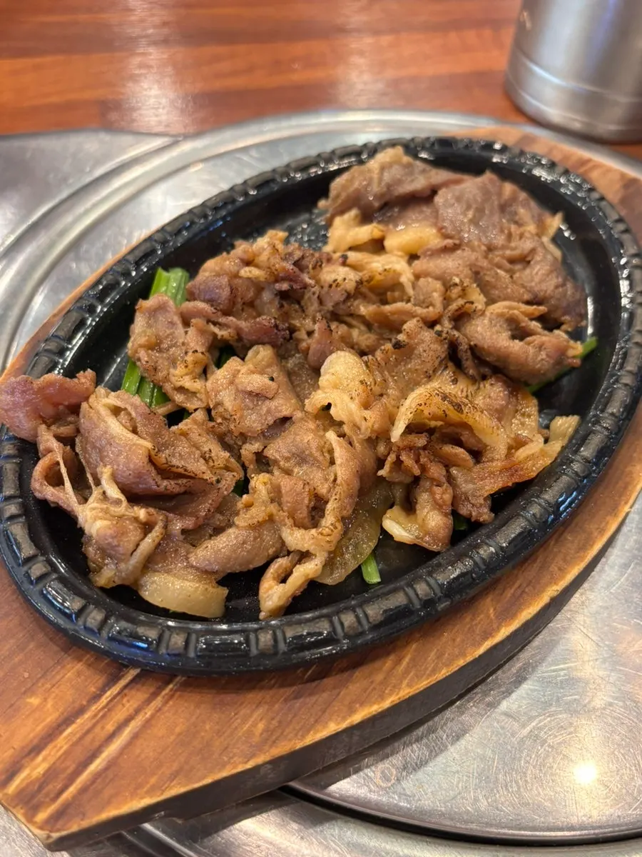 A plate of sauce-based fire-grilled pork