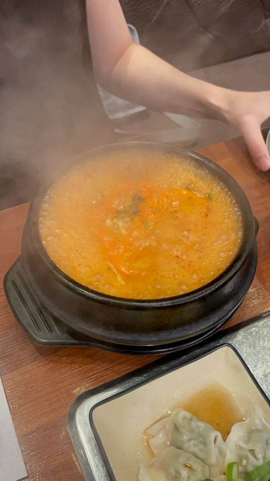 오금로에 자리한 보승회관 방이점 외관