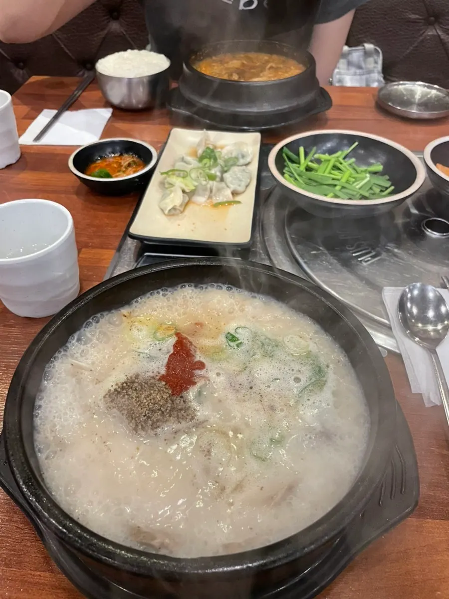잠실역과 석촌호수 인근 매장 주변 거리