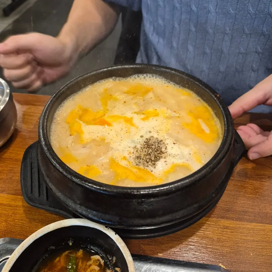 항정수육국밥과 얼큰 항정수육국밥, 명태회무침 상차림