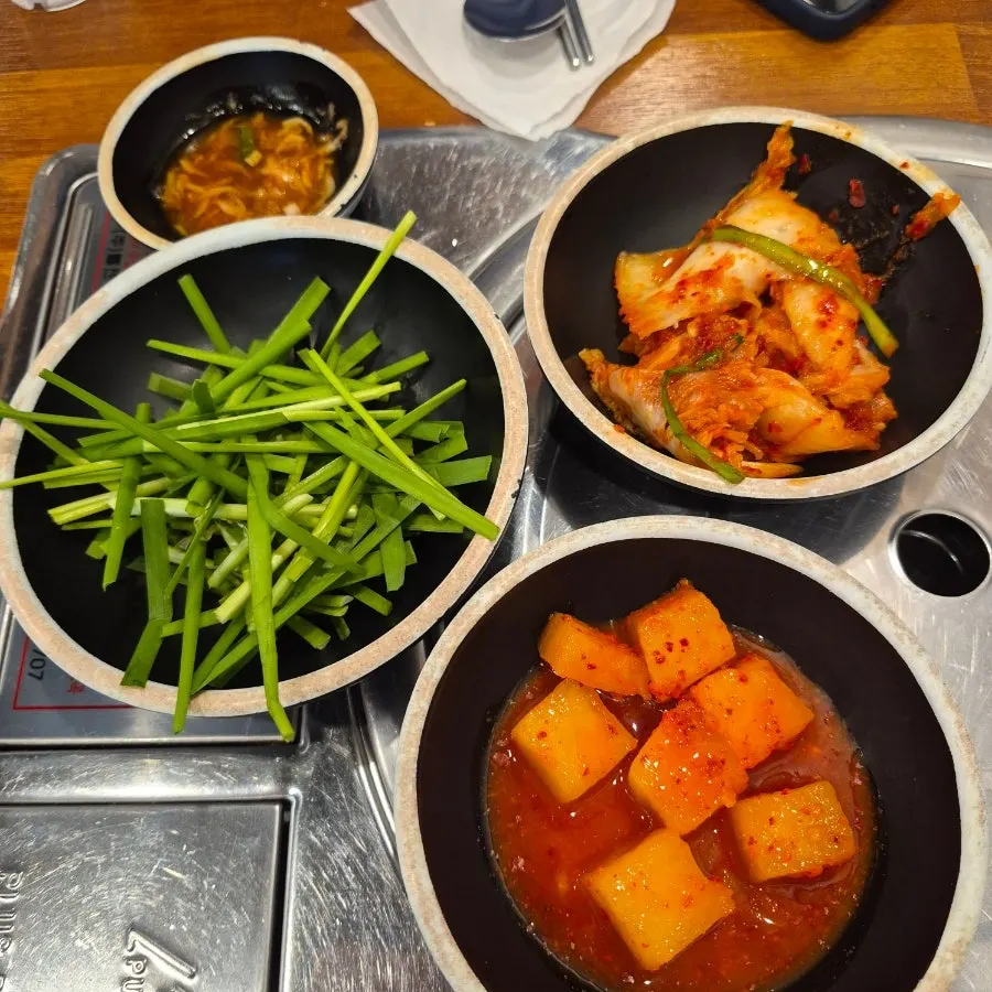 보승회관 천호역점 기본 밑반찬
