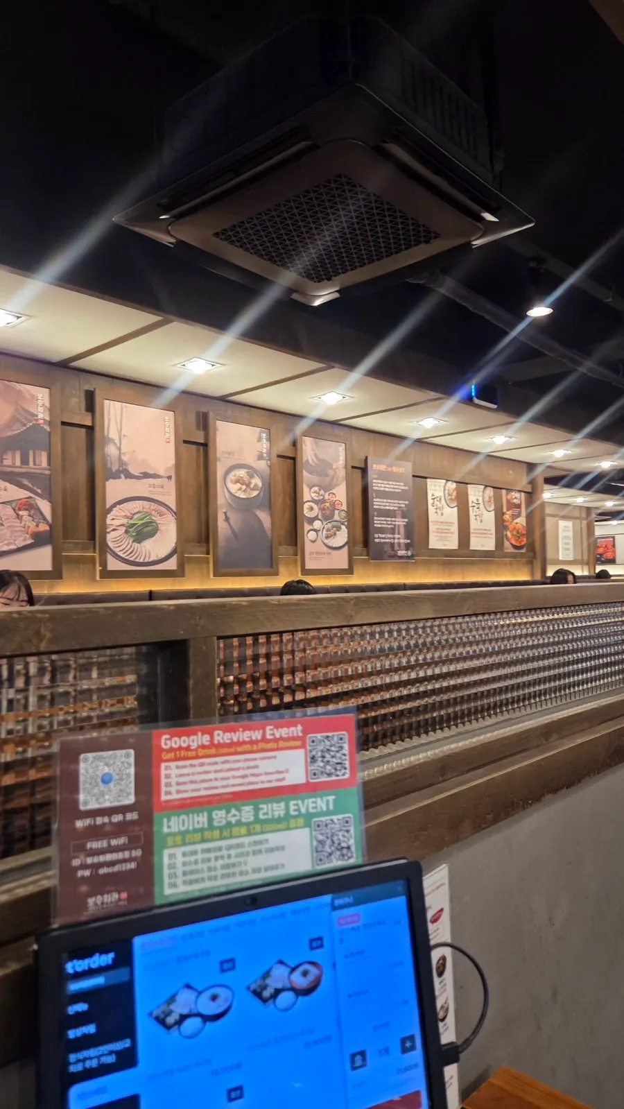 Spacious seating with generous table gaps at Boseung Hoegwan Cheonho Station Branch
