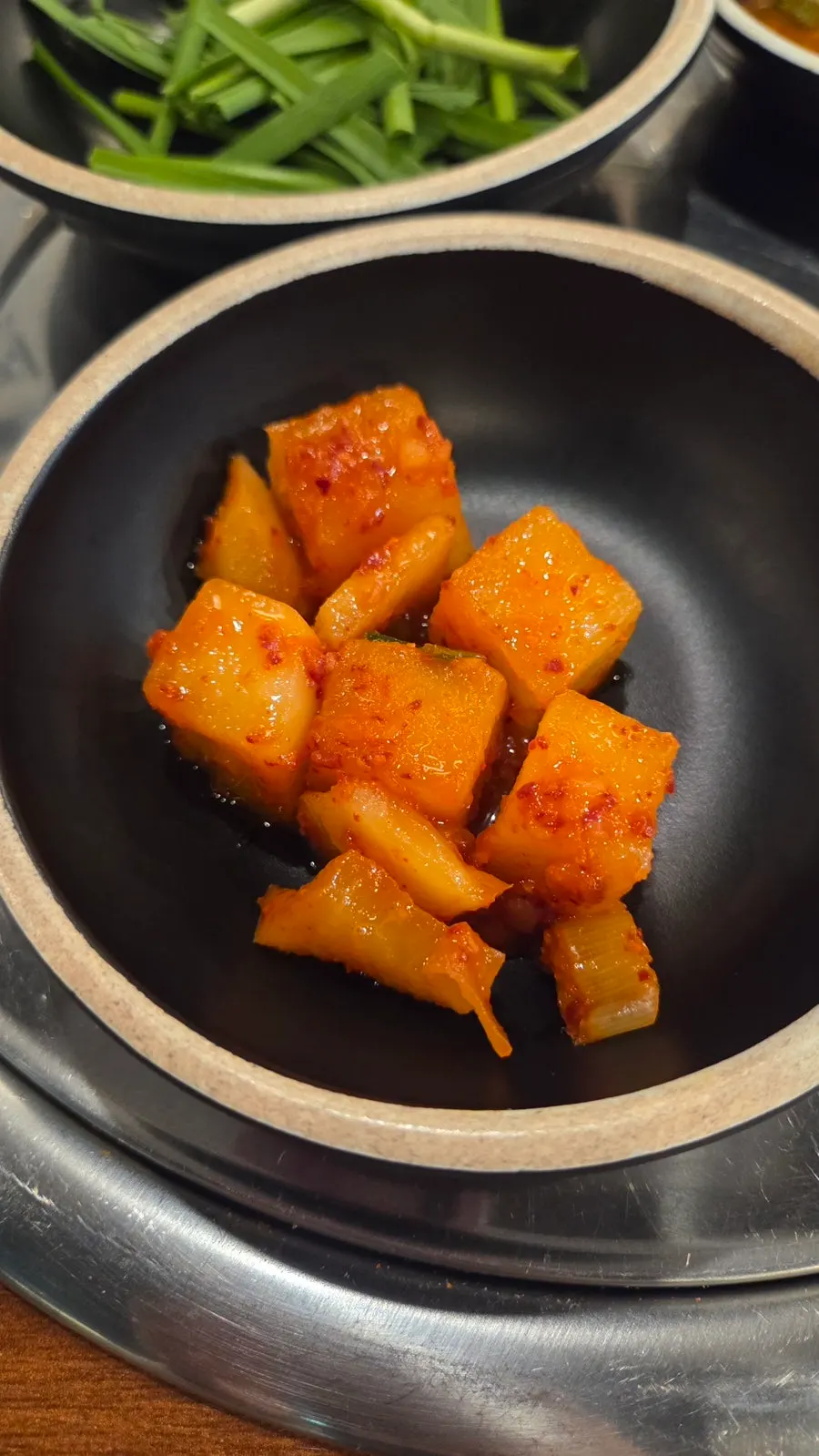 Kkakdugi served alongside the gukbap