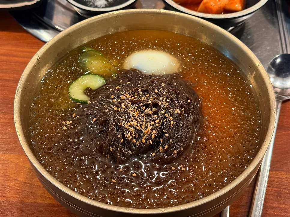 A bowl of mul-naengmyeon at Boseung Hoegwan Cheonho Station Branch