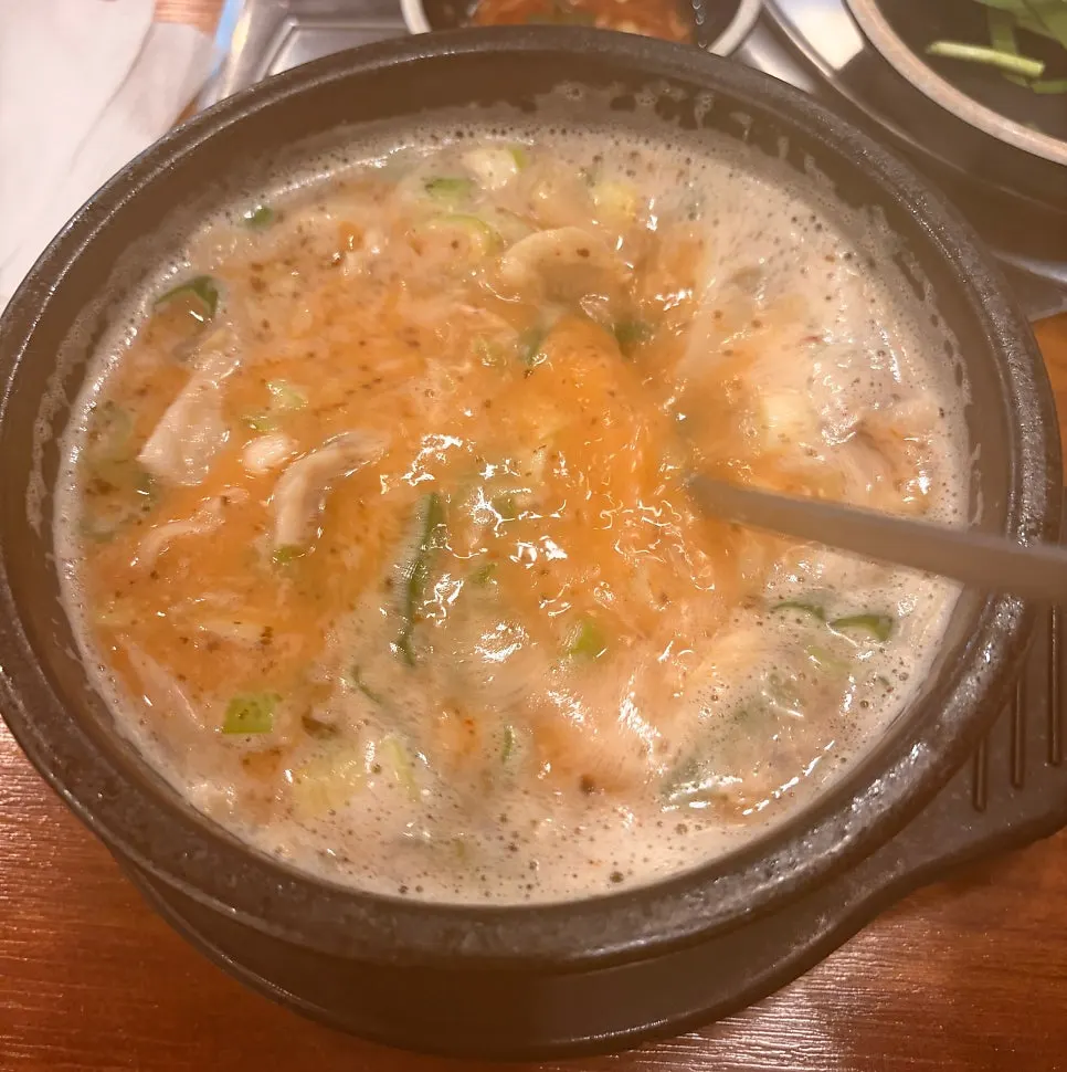 スプーンですくったスンデクッ一口