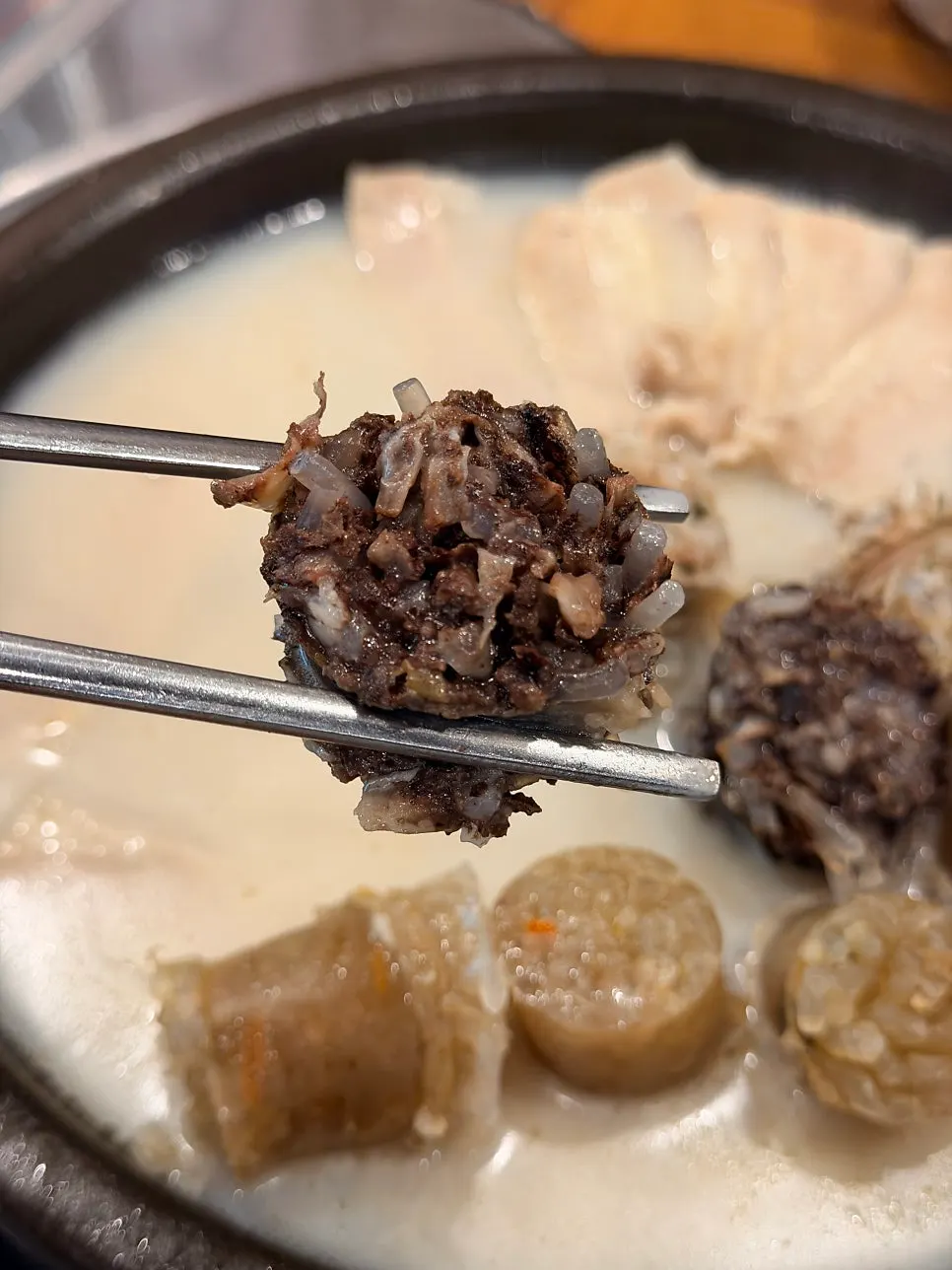 항정 수육정식 상차림 전체
