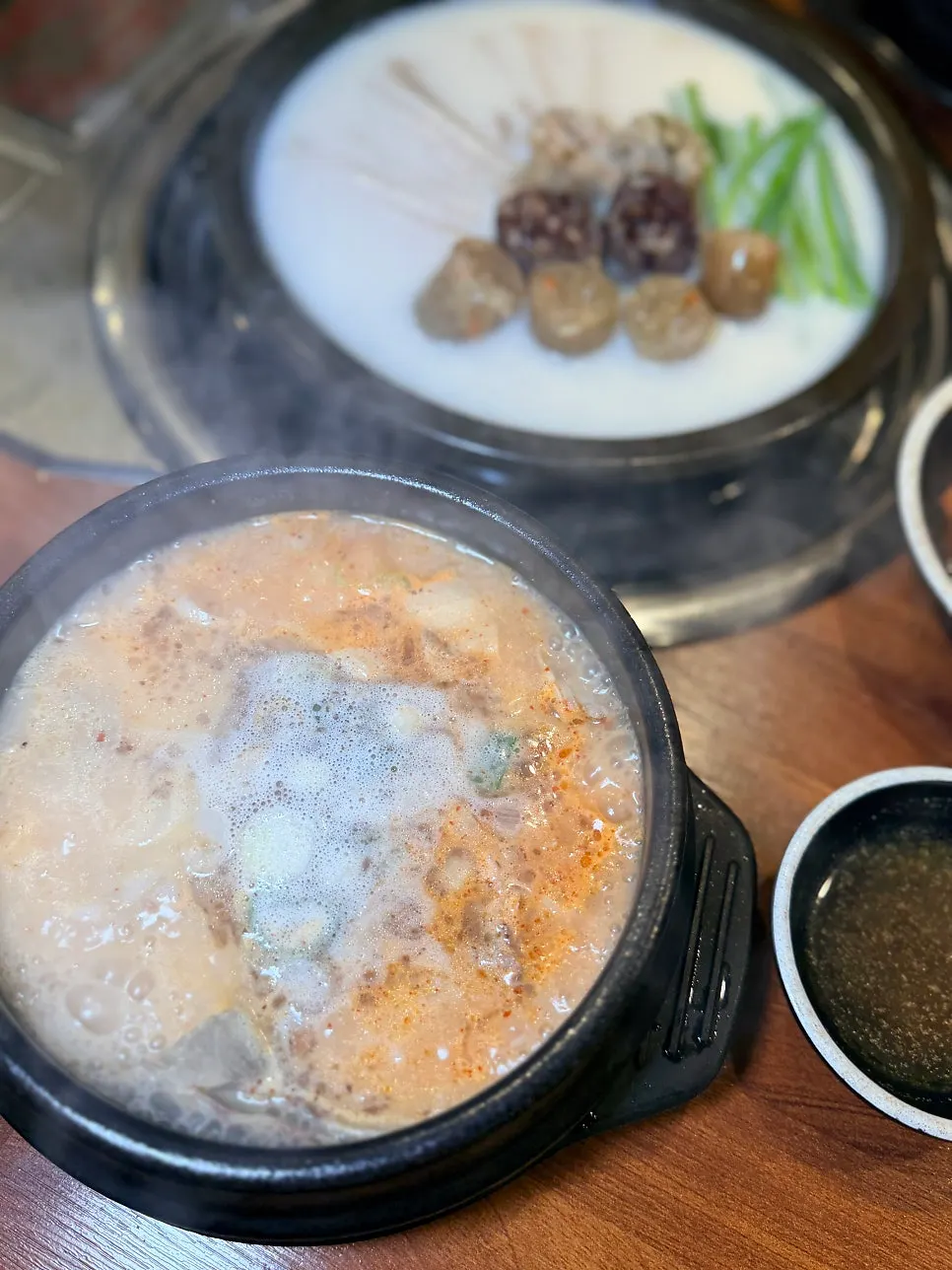 건더기가 푸짐한 수육국밥 한 그릇
