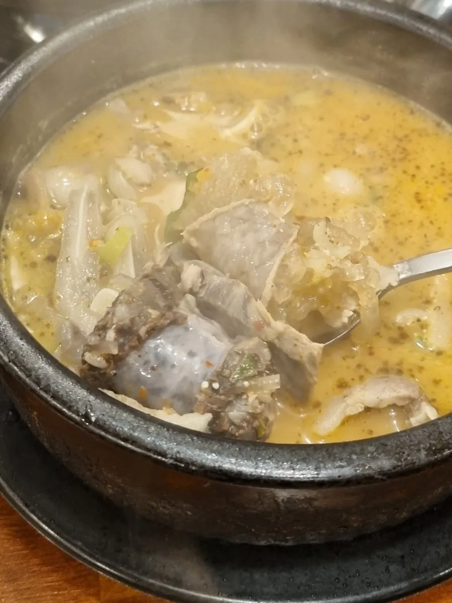 결대로 분리되는 등뼈 살코기