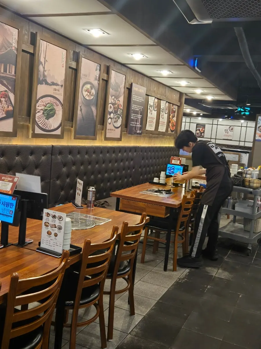 보승회관 천호역점 테이블 좌석