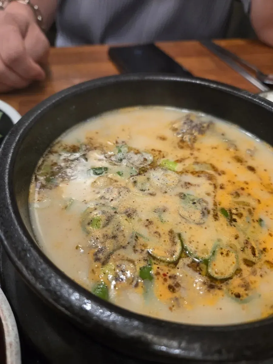 보글보글 끓는 뚝배기 순대국