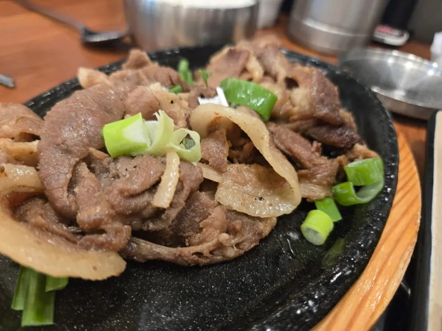 시원한 물냉면 육수 클로즈업