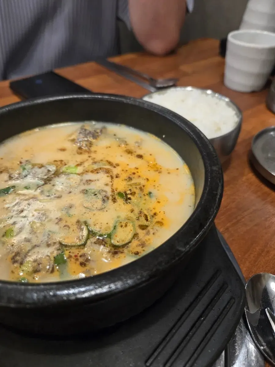 식사 중인 보승회관 천호역점 테이블