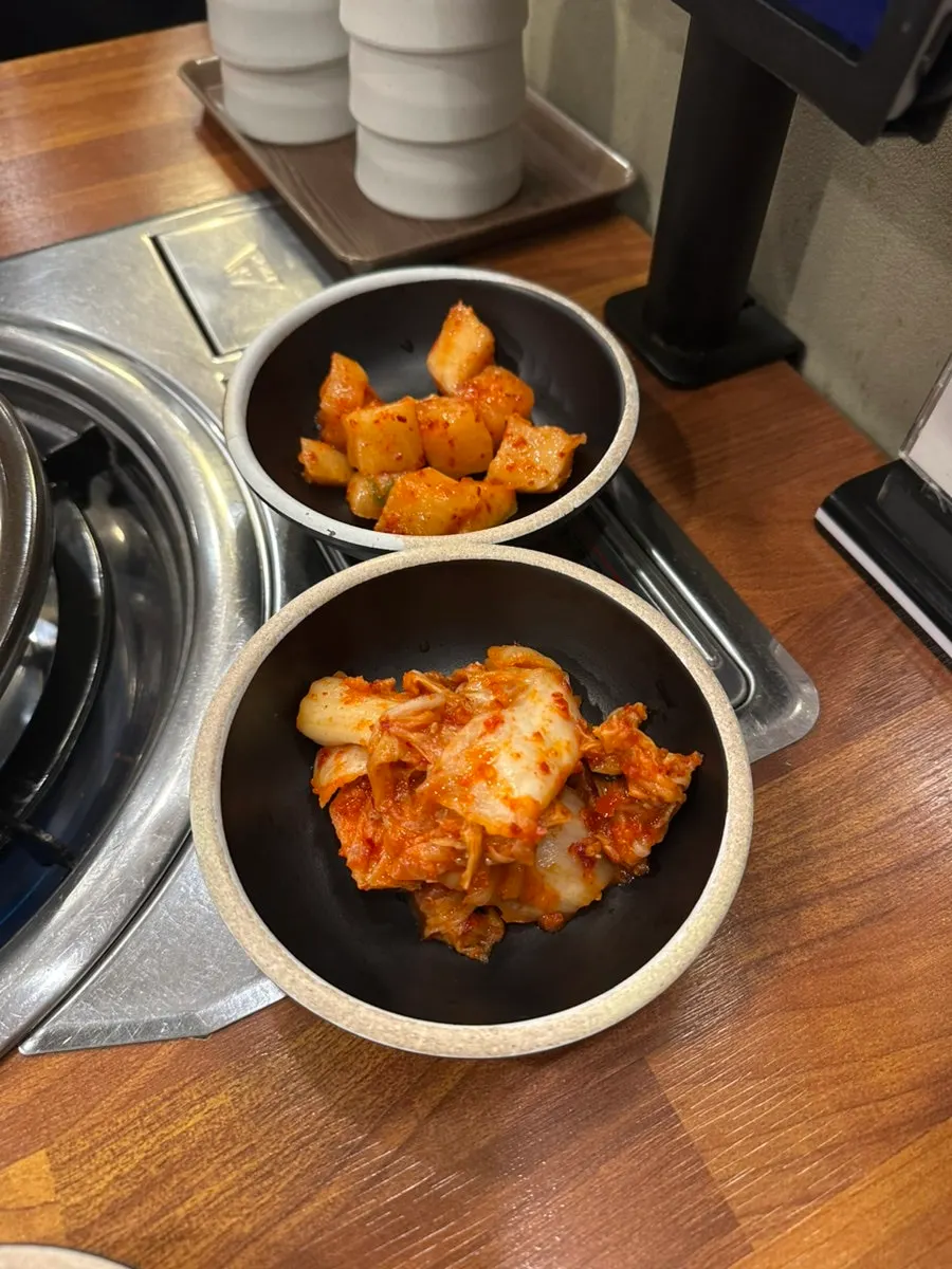 Basic side dishes of napa cabbage kimchi and kkakdugi served first