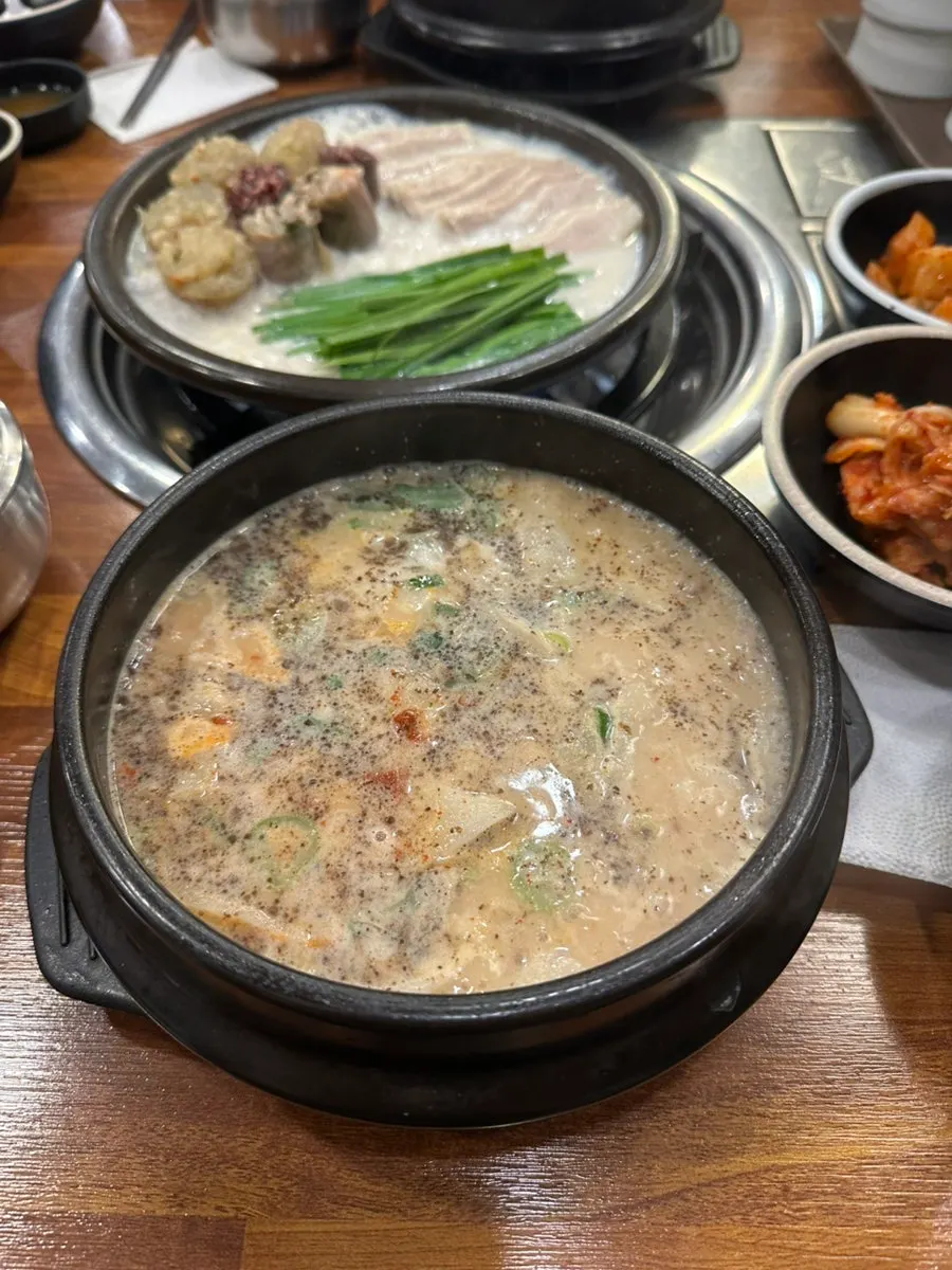 Native-style handmade blood sausage packed with pork blood and glutinous rice