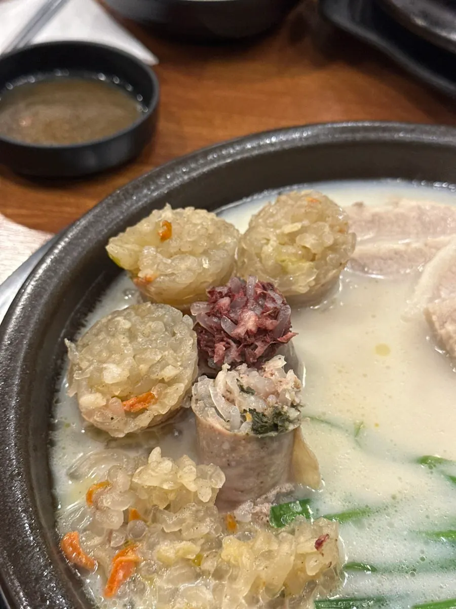 Adding rice into the gukbap