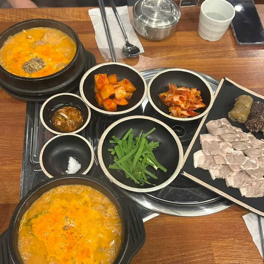 새우젓에 찍어 먹는 수육