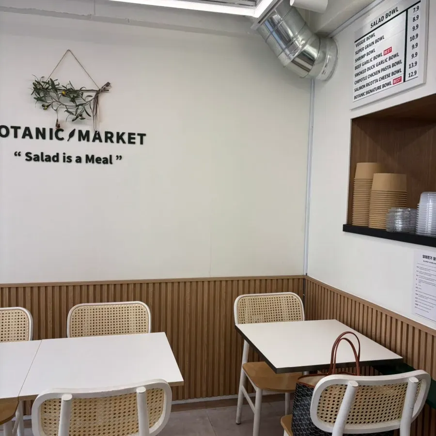 Generously spaced table seating at Botanic Market