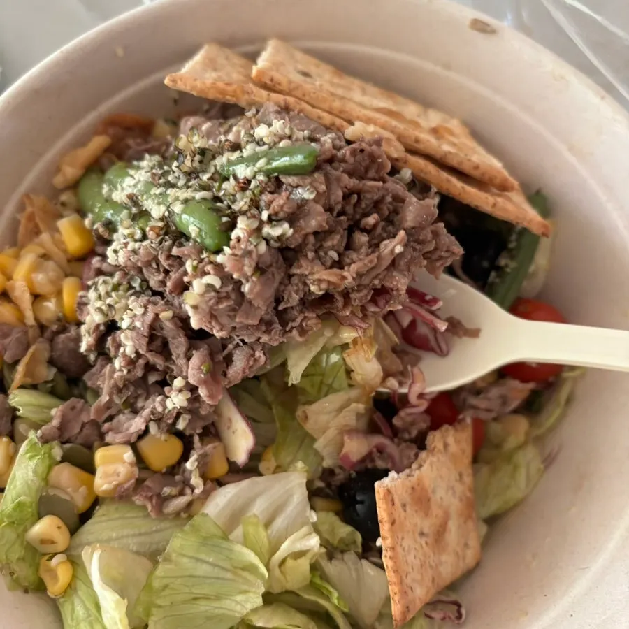 Packed beef garlic salad bowl and açaí berry bowl