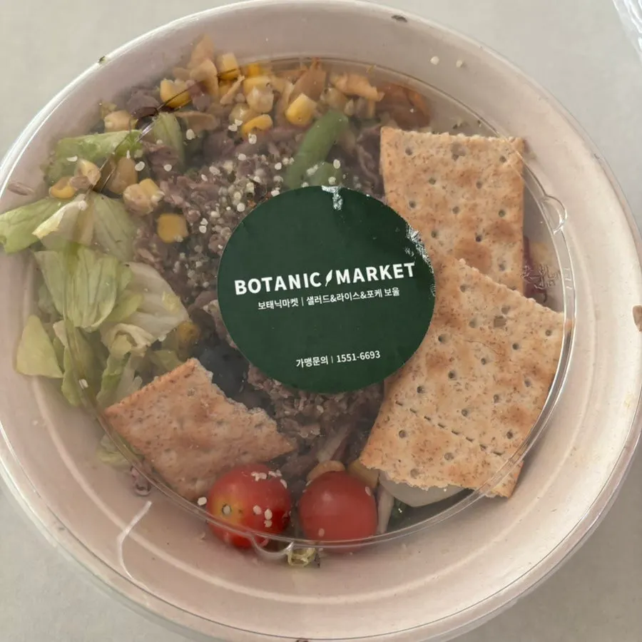 Salad bowl that's filling as a meal replacement