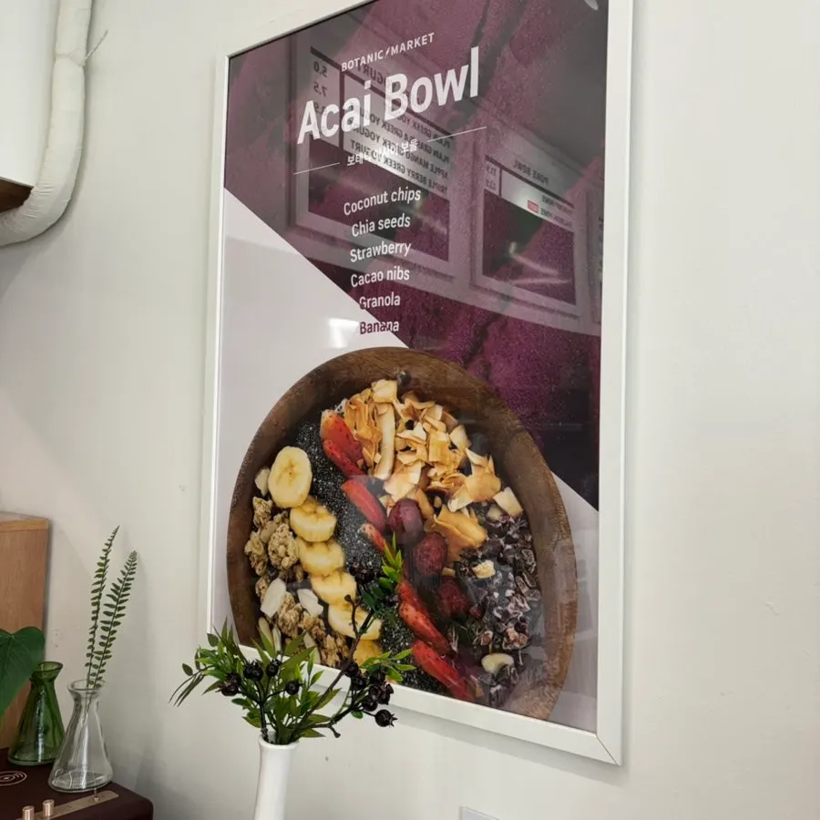 Botanic Market salad and açaí bowl spread