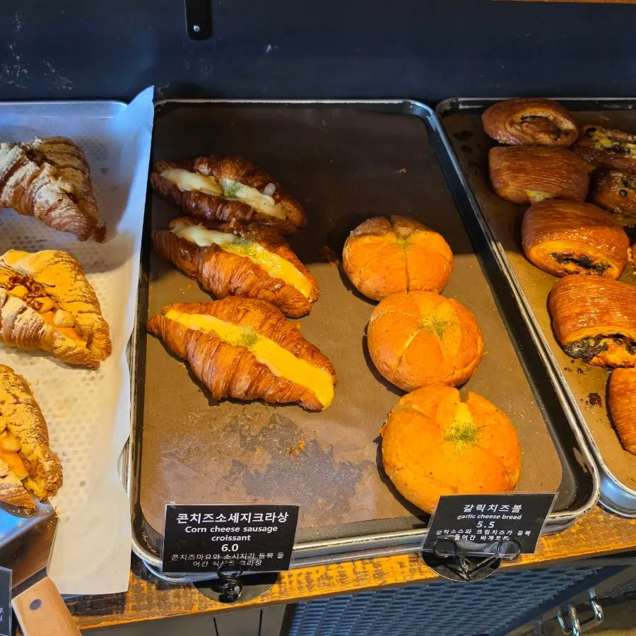 Bread display at the Mangwon-dong bakery