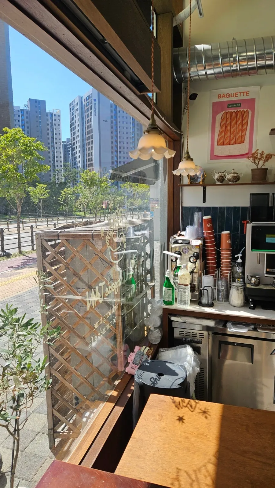 View of the entrance of Boulangerie Tan Unjeong Main Branch