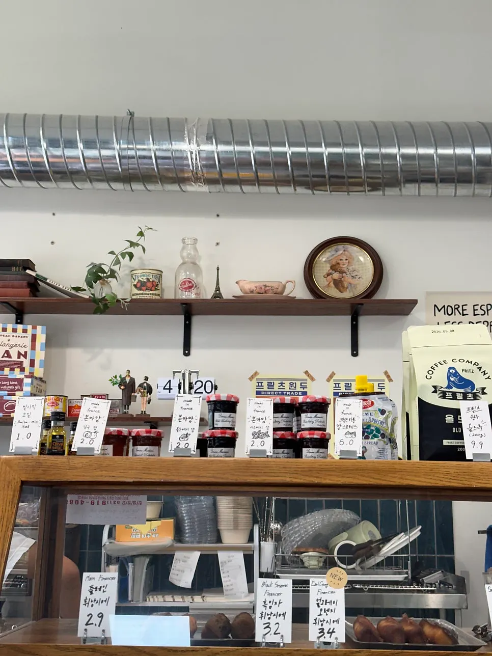 Shelf with a sold-out sign for the cornet pie