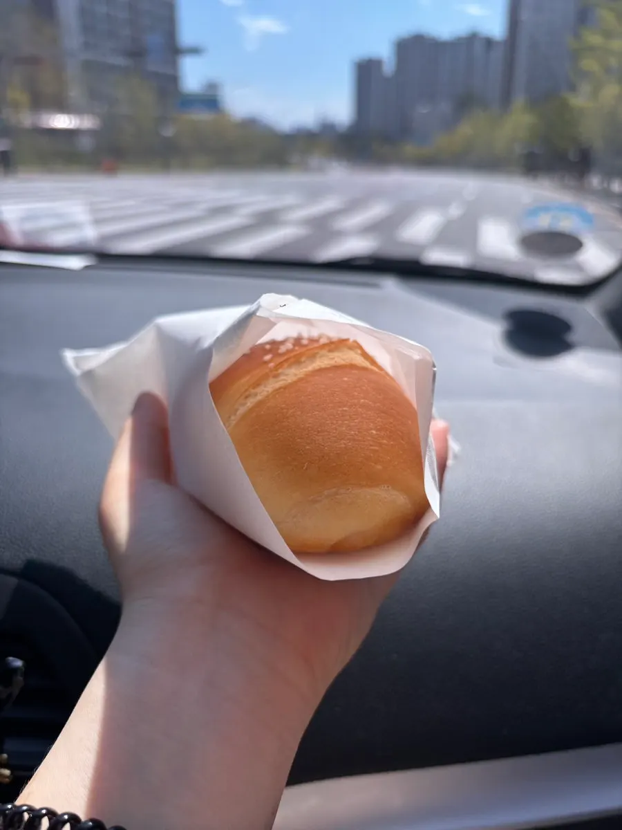 따뜻한 고메버터 소금빵