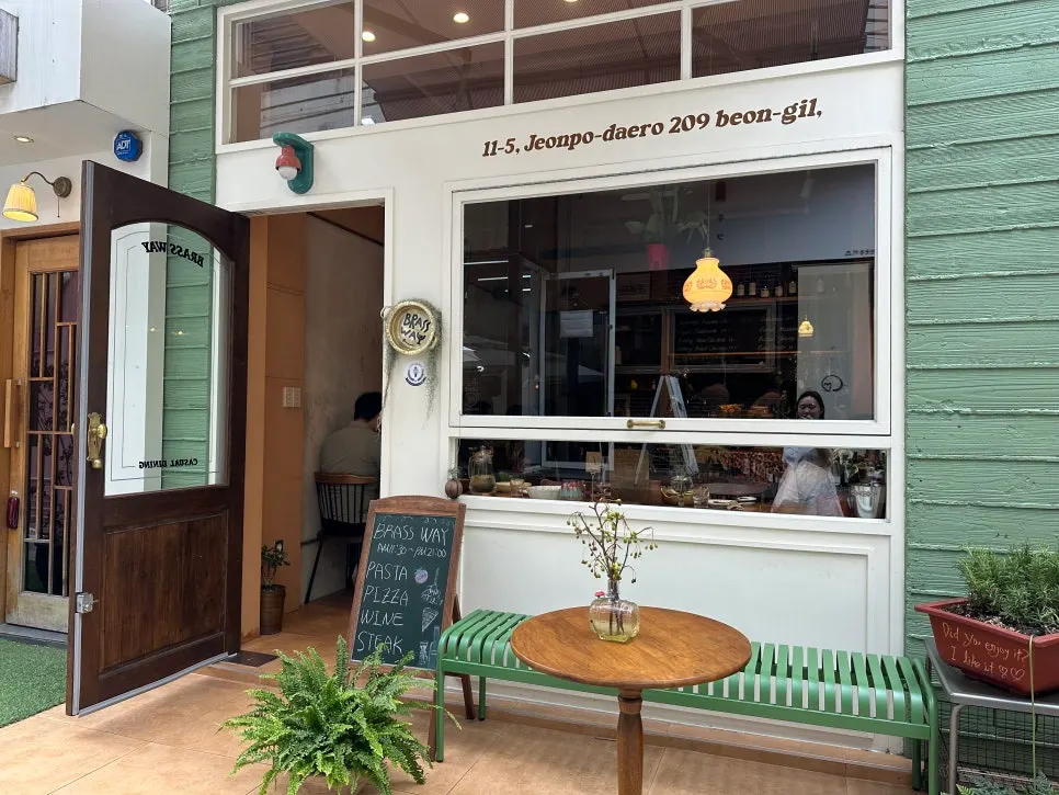 Storefront view in the alley near Jeonpo Station Exit 7