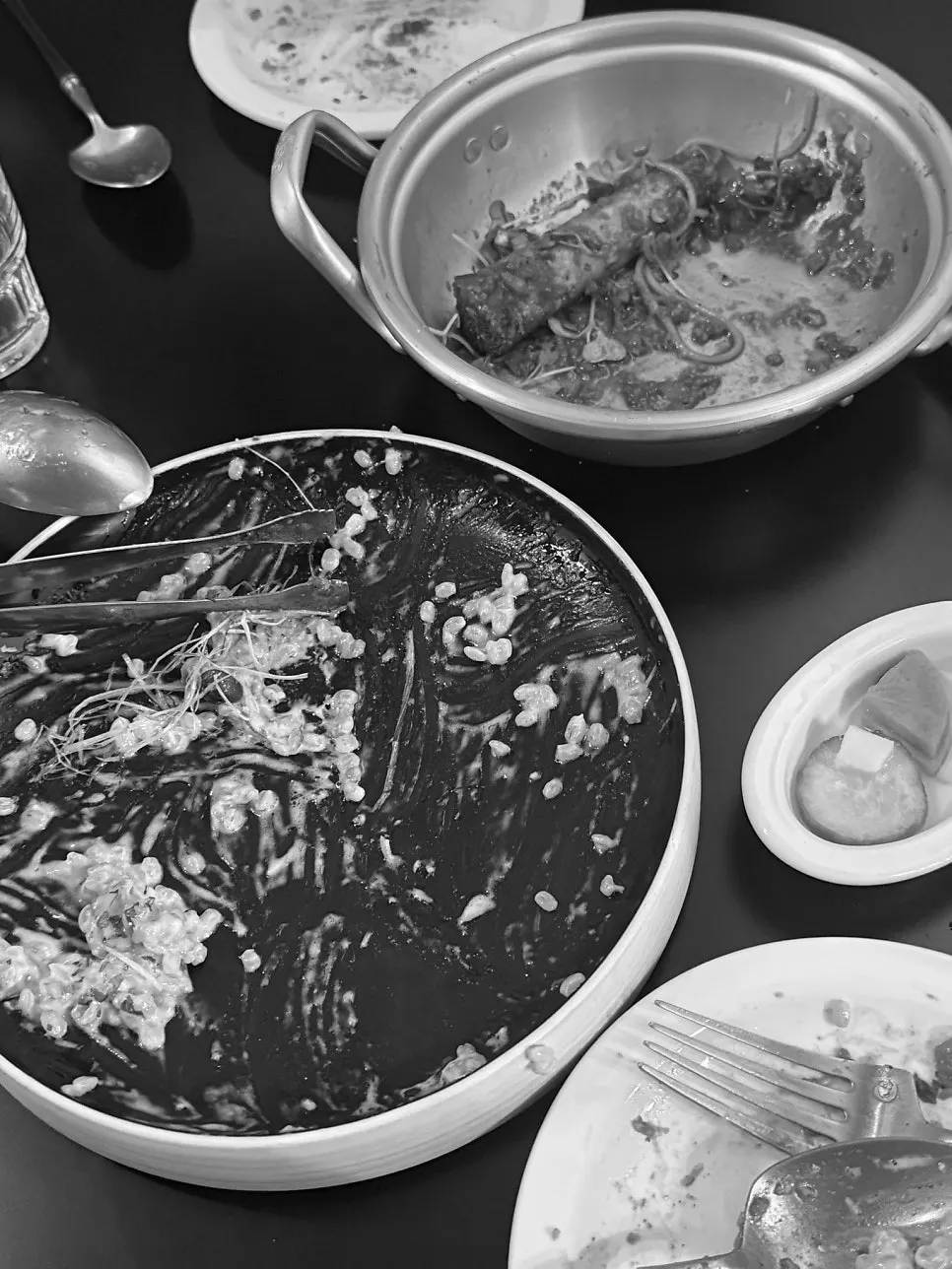 싹 비운 파스타와 리조또 접시